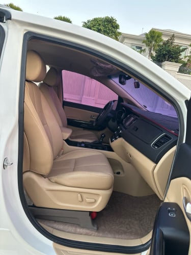 Kia carnival 2015 full option អត់បេីកតំបូល