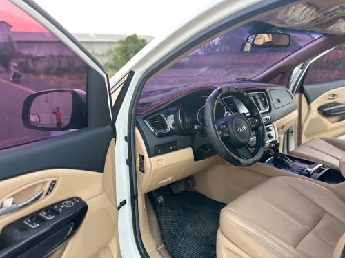 Kia carnival 2015 full option អត់បេីកតំបូល