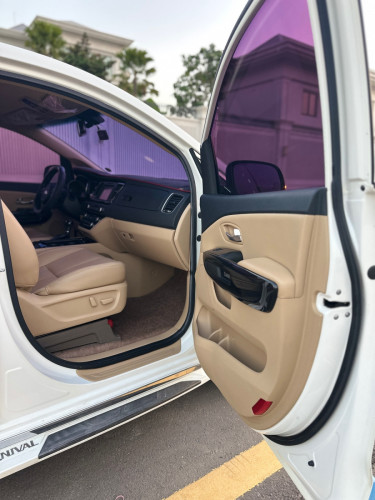 Kia carnival 2015 full option អត់បេីកតំបូល