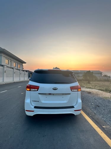 Kia carnival 2015 full option អត់បេីកតំបូល