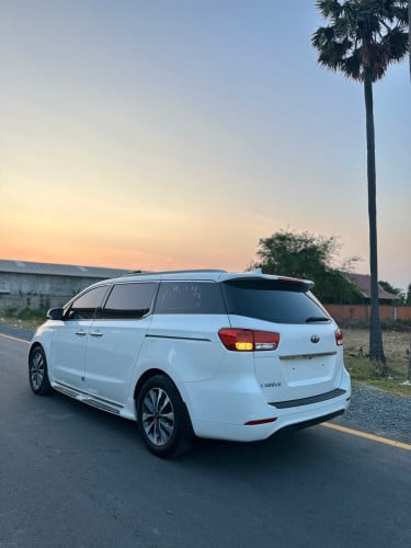 Kia carnival 2015 full option អត់បេីកតំបូល