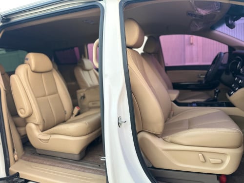 Kia carnival 2015 full option អត់បេីកតំបូល