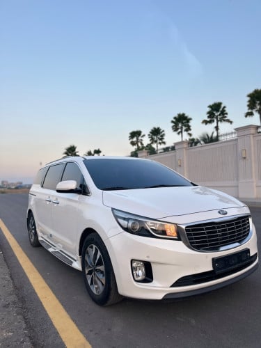 Kia carnival 2015 full option អត់បេីកតំបូល