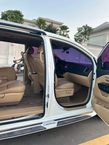 Kia carnival 2015 full option អត់បេីកតំបូល