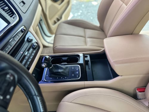 Kia carnival 2015 full option អត់បេីកតំបូល
