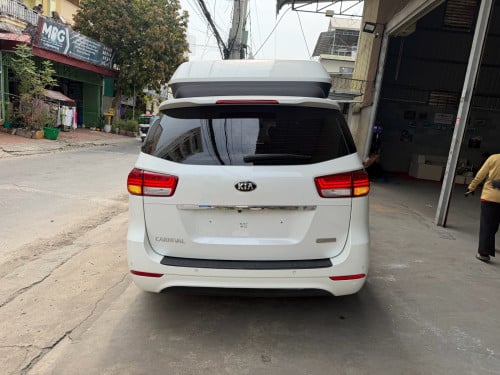 Kia Carnival Limousine 2015 7កៅអីVIP