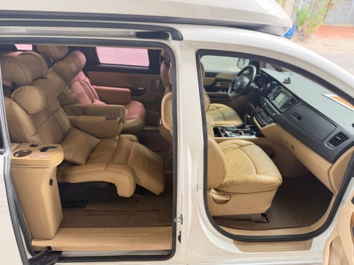 Kia Carnival Limousine 2015 7កៅអីVIP