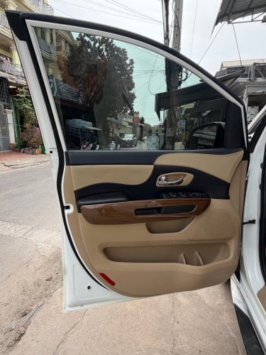 Kia Carnival Limousine 2015 7កៅអីVIP