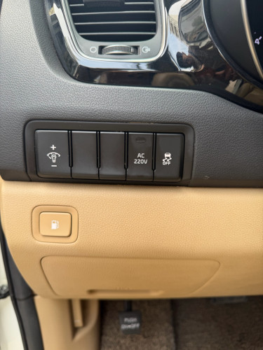 Kia Carnival Limousine 2015 7កៅអីVIP