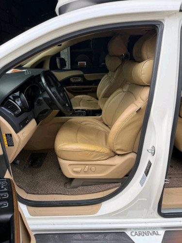 Kia Carnival Hi-Limousine 2015 Full Option