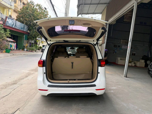 Kia Carnival Hi-Limousine 2015 Full Option
