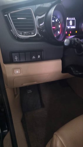 Kia carnival Limousine VIP 2015