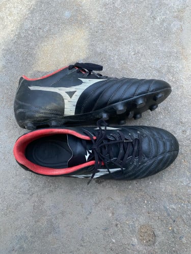 Mizuno monarcida size 40.5
