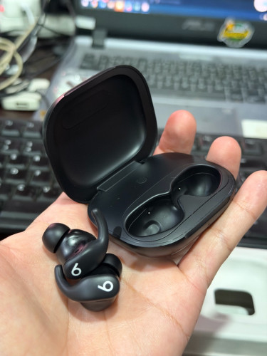 Powerbeats Fit Black 99%