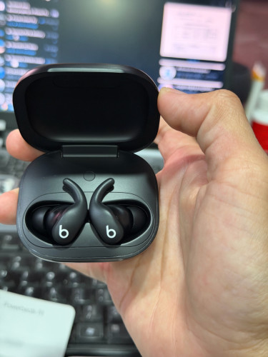 Powerbeats Fit Black 99%