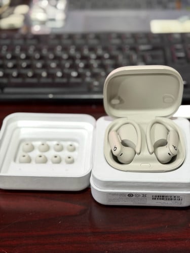 Powerbeats Pro 2 white Smoke Like New