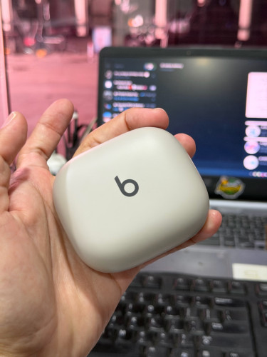 Powerbeats Pro 2 white Smoke Like New