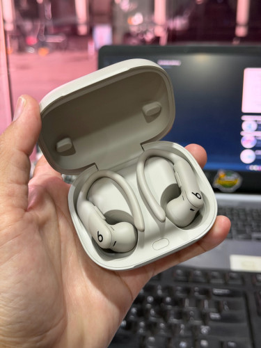 Powerbeats Pro 2 white Smoke Like New