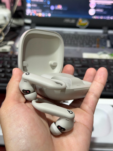 Powerbeats Pro 2 white Smoke Like New