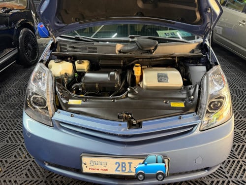 Prius 2005 full option ធានាឡានស្អាត សាច់ដែក100%