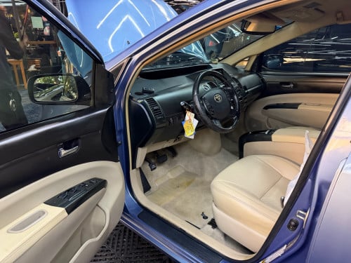 Prius 2005 full option ធានាឡានស្អាត សាច់ដែក100%