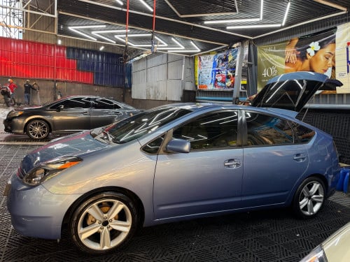Prius 2005 full option ធានាឡានស្អាត សាច់ដែក100%