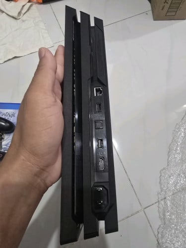 PS4 pro  no JB នៅស្អាតមានដៃ២