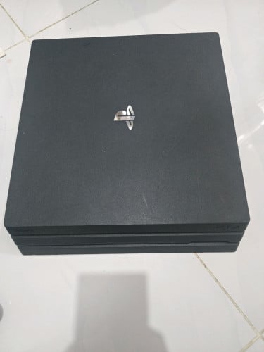 PS4 pro  no JB នៅស្អាតមានដៃ២