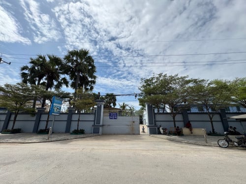 Resort for sale-រីសតសម្រាប់លក់និងជួលឬដីសម្រាប់លក់,3,850,000 ចុះនៅតែ 3,350,000 ត្រូវការលក់បន្ទាន់