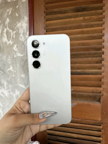 Spark 40 Pro