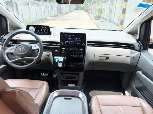 Staria. 2022. Fulloption. 7 កៅអៅ