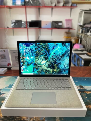 Surface laptop, Touchscreen