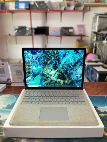 Surface laptop, Touchscreen
