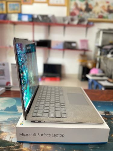 Surface laptop, Touchscreen