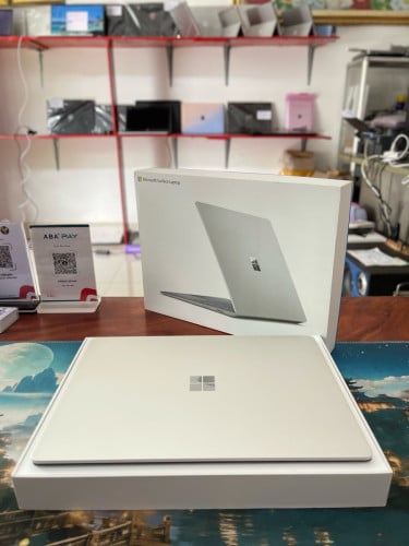 Surface laptop, Touchscreen