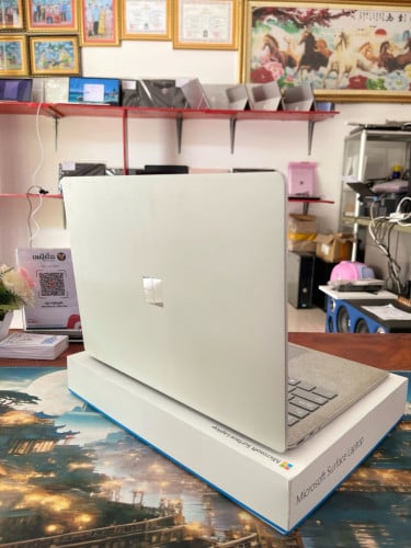 Surface laptop, Touchscreen