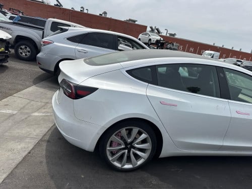 Tesla 2019 model 3