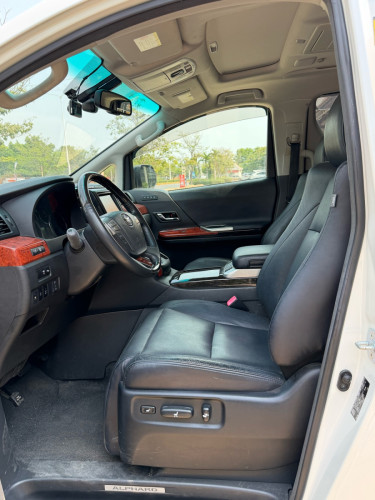 TOYOTA ALPHARD 2012Hybrid