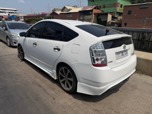 Toyota Prius 05 h full ប្រភេទឡានស្អាត ពិន្ទុខ្ពស់ ទឹកថ្នាំ 90.95 ភាគរយ ធានាមុខក្រោយអត់បុកបាតអត់ច្រេស