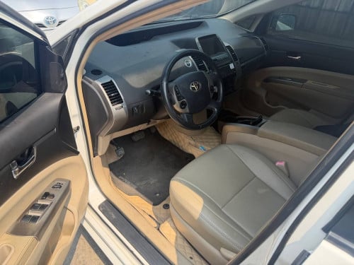 Toyota Prius 05 h full ប្រភេទឡានស្អាត ពិន្ទុខ្ពស់ ទឹកថ្នាំ 90.95 ភាគរយ ធានាមុខក្រោយអត់បុកបាតអត់ច្រេស