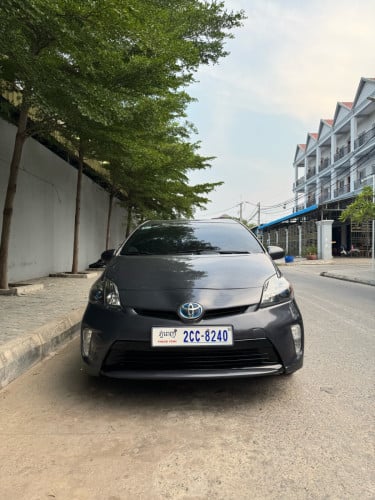 Toyota Prius 2013 ស្លាក​លេខ​ ​ភ្នំពេញ​