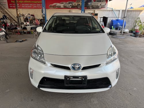 Toyota Prius 2013 option 3 persona