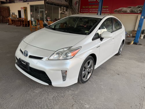 Toyota Prius 2013 option 3 persona