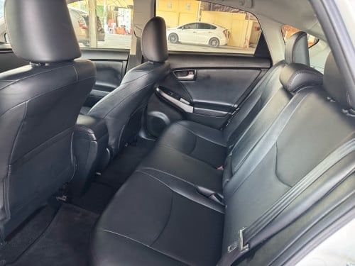 Toyota Prius 2013 option 3 persona