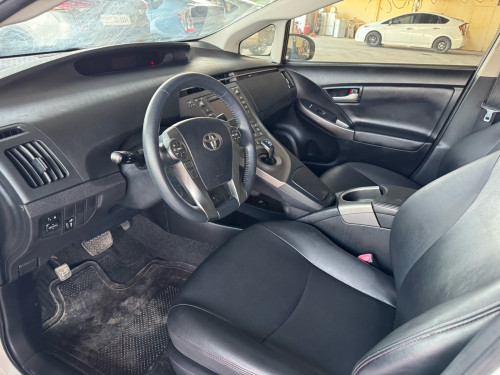 Toyota Prius 2013 option 3 persona