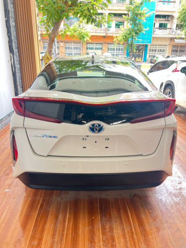 Toyota prius full advance technology year 2017