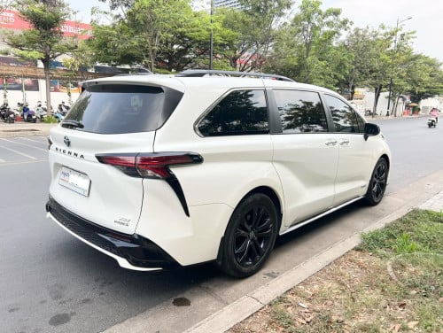 Toyota Sienna XSE HYBRID 2021 42,000km សុី​ 6.5L - 7L / 100km