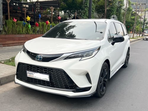 Toyota Sienna XSE HYBRID 2021 42,000km សុី​ 6.5L - 7L / 100km