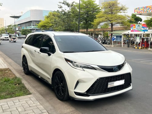 Toyota Sienna XSE HYBRID 2021 42,000km សុី​ 6.5L - 7L / 100km
