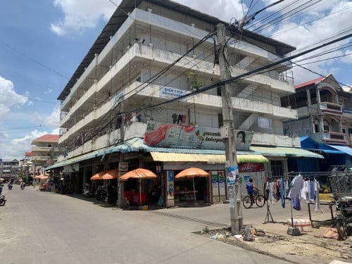 អគារកែងសម្រាប់លក់ សង្កាត់ចោមចៅ ខណ្ឌដង្កោ ម្តុំមុខព្រលានយន្តហោះពោចិនតុង